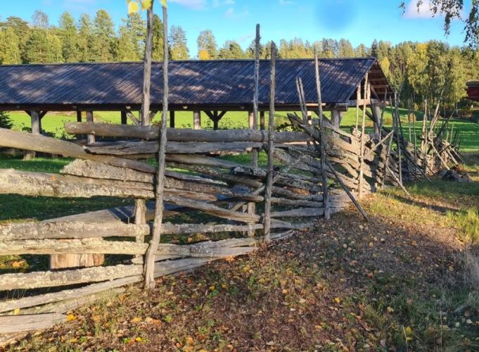 Diese Art, Zäune zu bauen, ist ebenfalls sehr typisch für Finnland
