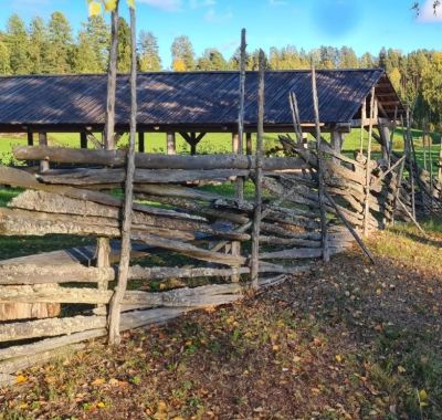 Diese Art, Zäune zu bauen, ist ebenfalls sehr typisch für Finnland